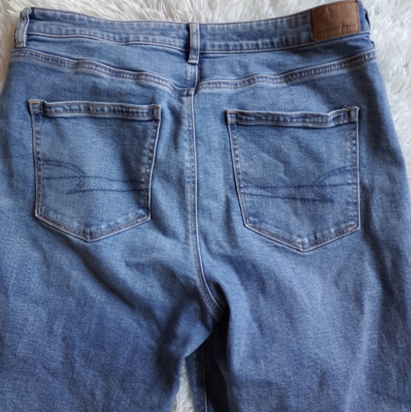American Eagle Strigid Mom Jeans - Picture 3 of 5